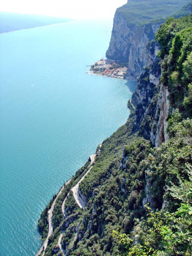 Casa Marsilva - Holiday Apartment With Roof Terrace, Near The Lake Toscolano Maderno Luaran gambar